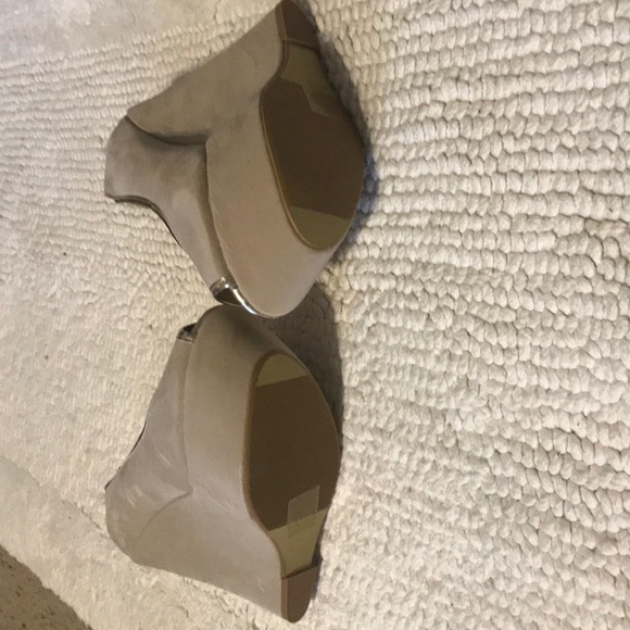 Shoes - Picture 4 of 4